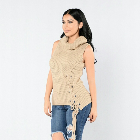 Fashion Nova Tops - 💕NEW WITH TAG! NUDE TURTLENECK SWEATER💕